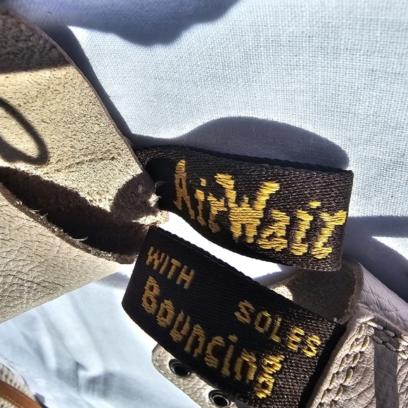 Authentic Dr. Martens 1460 Pascal Virginia Leather Boots – Parchment Beige - Picture 16 of 16